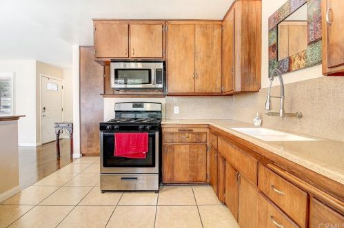 6928 Yellowstone Dr, Riverside CA  92506-3927 exterior