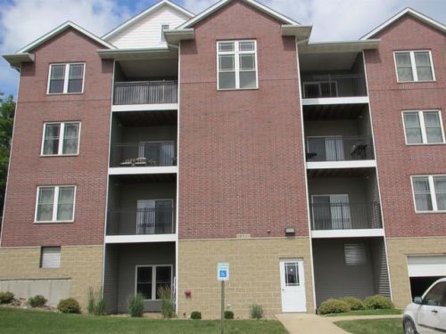 1092 Walnut Ave, Riverside IA 52327-9618 exterior