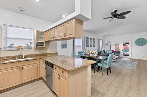 865 105 Ave, Naples FL 34108-1838 exterior