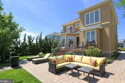 2 Ockenlander Ct, Brigantine City, NJ 08203-3634