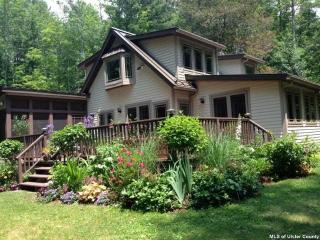 39 Baker Rd, Shady, NY 12409-5612