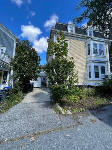 38 Ivy St, Providence, RI 02906-2513
