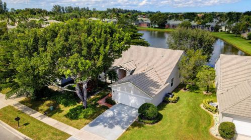 7825 Aberdeen Lakes Dr, Boynton Beach, FL 33472-2510