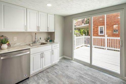 4052 Meadowbrook Blvd, Pittsburgh PA  15227-3436 exterior