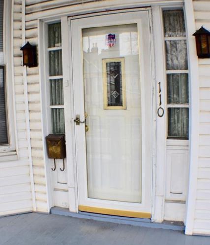 110 1st St, Jeannette, PA 15644-3353