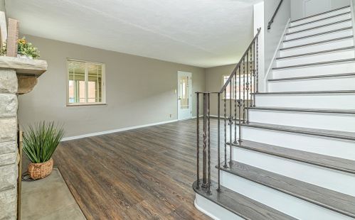 725 Irwin Dr, Pittsburgh, PA 15236-2324