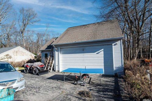 56 Cir Dr, Elwood NY  11731-1211 exterior