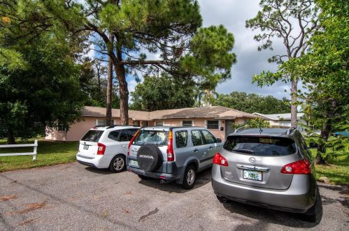 363 48th Ave, Saint Petersburg, FL 33703-3921