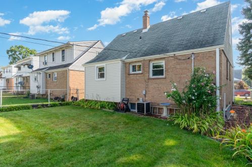7612 Jarnecke Ave, Hammond, IN 46324-3029