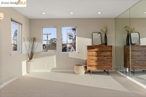 5525 Balboa Dr, Oakland CA 94611-2313 exterior