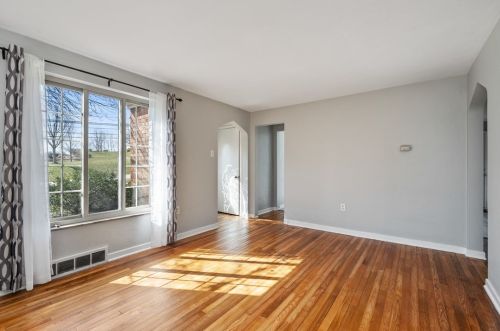 2080 Reis Run Rd, Pittsburgh, PA 15237-7619