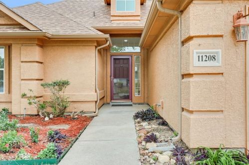11208 Southerland Dr, Denton, TX 76207-8690