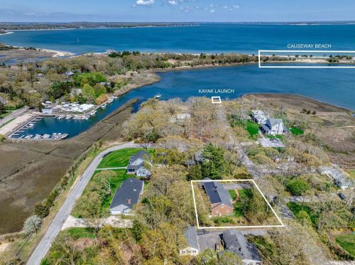 1735 Mason Dr, Nassau Point, NY 11935-2324
