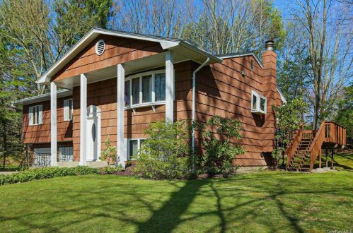 2704 Evergreen St, Yorktown Hgts, NY 10598-3337