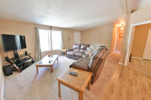 2232 Adams Ln, Zanesville, OH 43701-7612