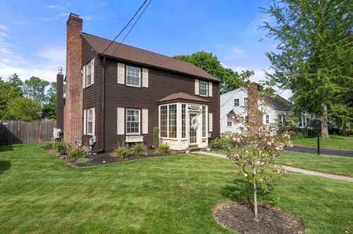 135 Vaughn Ave, Warwick, RI 02886-3128