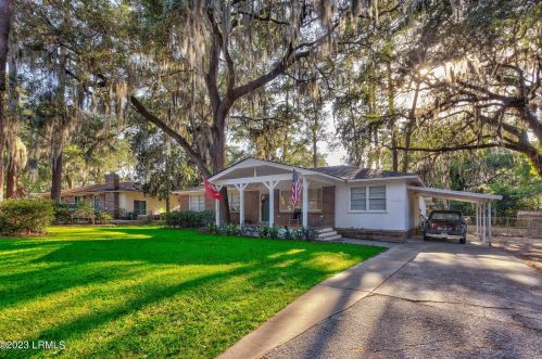 510 Center Dr, Beaufort, SC 29902-6027