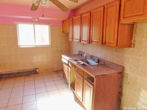 233 Rushmore St, Westbury NY  11590-3822 exterior