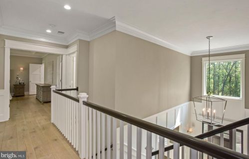 1044 Manning St, Great Falls VA  22066-1922 exterior