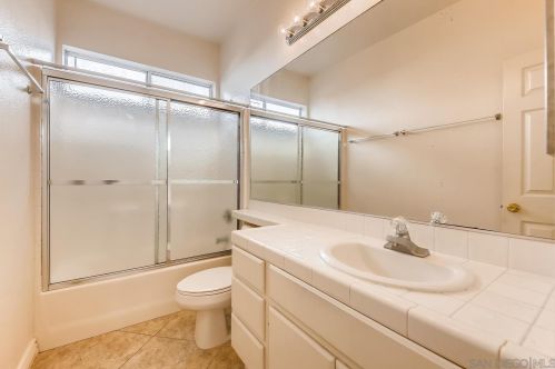 934 Gallery Dr, Oceanside CA  92057-7917 exterior