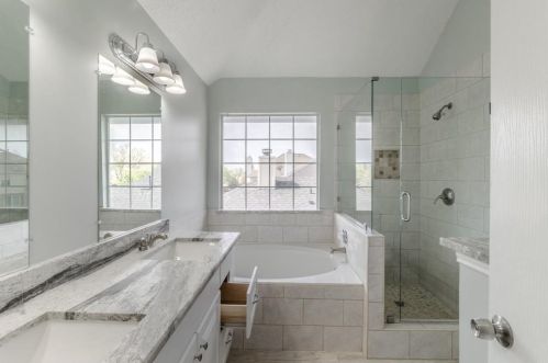 1732 Prescott Dr, Lewisville TX  75028-2078 exterior