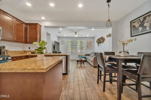 28778 Calle De La Paz Dr, Santa Clarita CA  91354-3006 exterior