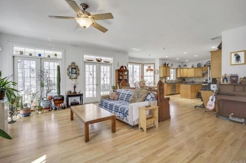 7 Menayas Ct, Washingtonville NY  10992-2032 exterior