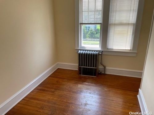 170 Great Neck Rd, Copiague NY  11726-3802 exterior