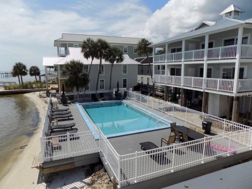 550 1st St, Cedar Key, FL 32625-5108