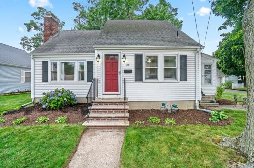 32 Palm Blvd, Warwick, RI 02888-1813