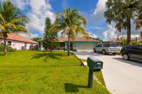 729 Tatum Ter, Fort Pierce, FL 34953-2690