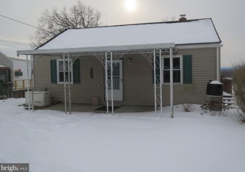 1648 Farmington Ave, Pottstown, PA 19464-1306