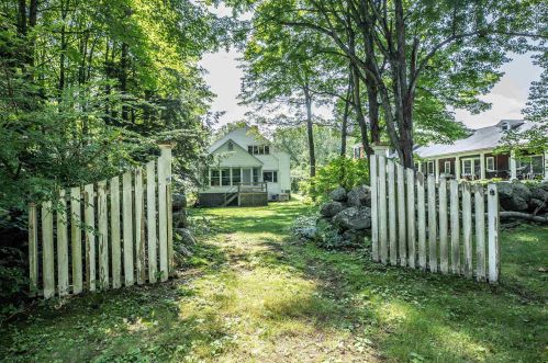 17 Main St, Hancock, NH 03449-5321