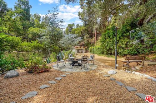 1719 Oak Dr, Topanga CA  90290-4025 exterior