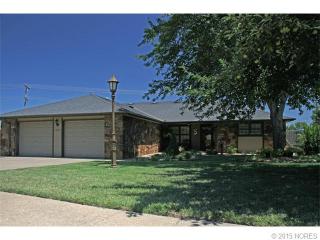 1632 Whitney Ln, Bartlesville, OK 74006-6039