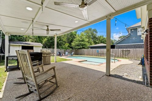 423 Hampton Ct, Highlands, TX 77562-4545