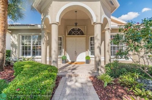 11012 Malaysia Cir, Boynton Beach, FL 33437-7054