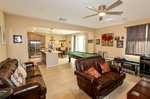 865 Pine Ave, Rialto CA  92376-4552 exterior