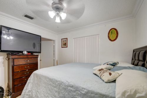 522 Avenida Hermosa, West Palm Beach FL  33405-1515 exterior