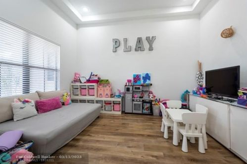 8358 30th St, Hollywood FL  33024-3190 exterior