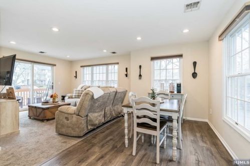 98 Stonyridge Dr, Lincoln Park NJ  07035-2253 exterior