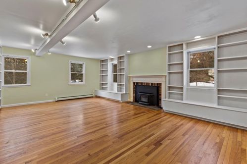 30 Bridle Path, Amherst, MA 01002-1632