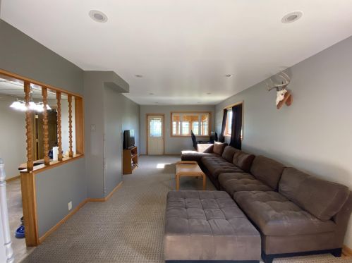 13424 County Line Rd, Cleveland, WI 53015-1112