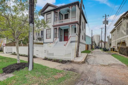 313 14, Galveston TX 77550-8226 exterior