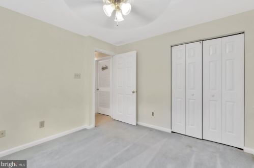 6 Terry Ct, New Castle DE  19720-7697 exterior