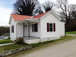 600 7th St, Columbia, TN 38401-3139