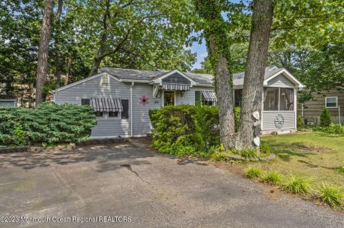 584 Carroll Fox Rd, Bricktown, NJ 08724-4634