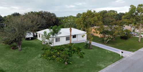 1937 West Dunbrooke Cir, Fort Pierce, FL 34952-8121