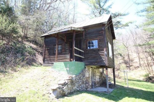 3618 State Road 259, Lost City WV  26810-8482 exterior