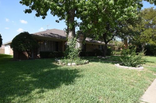 1609 Serenade Ln, Richardson TX  75081-4624 exterior
